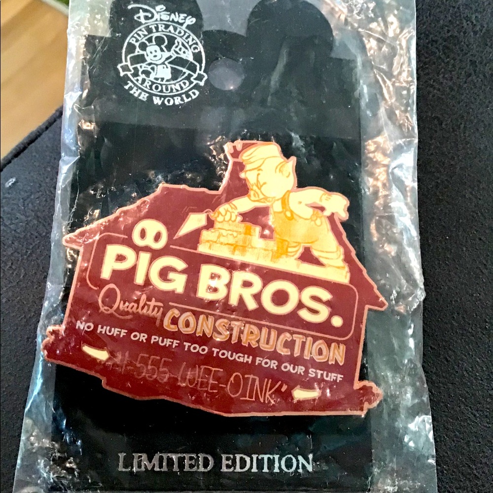 DISNEY LE 1000 PIG BROS. CONSTRUCTION PIN SEALED